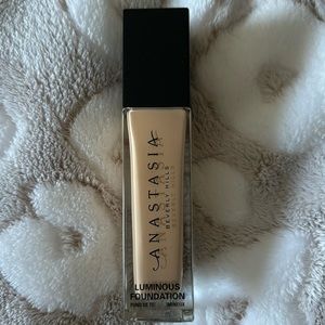 Anastasia Luminous Foundation